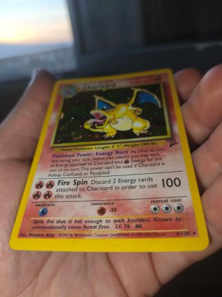Carta Pokémon Charizard Base Set 1999