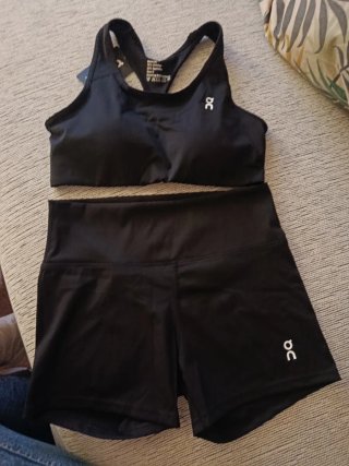 Conjunto deportivo On Talla S Negro