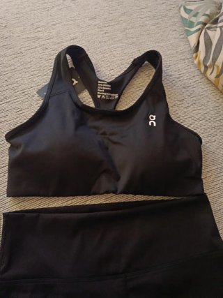 Conjunto deportivo On Talla S Negro