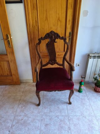 Butaca antigua madera maciza, estilo francés