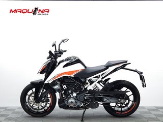KTM 390 DUKE 2021 5613 kms.