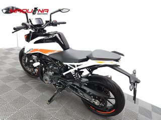 KTM 390 DUKE 2021 5613 kms.
