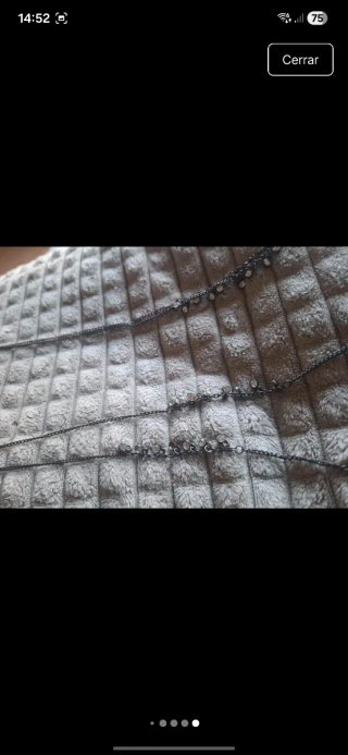 Collar largo negro con circonitas.