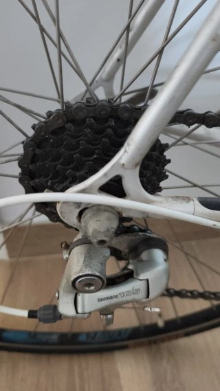 Bicicleta de carretera blanca