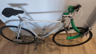 Bicicleta de carretera blanca