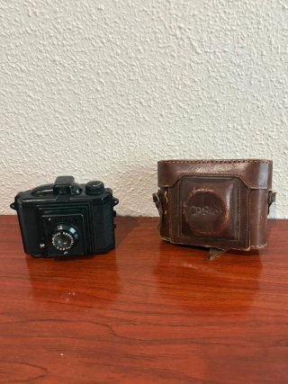 Cámara antigua CAPTA II con funda