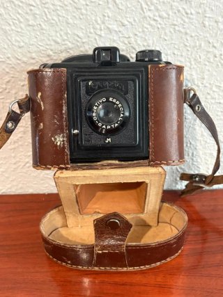 Cámara antigua CAPTA II con funda