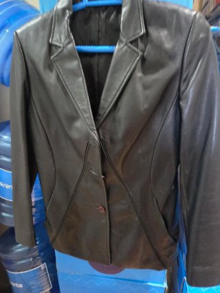 Chaqueta de piel negra Talla 42