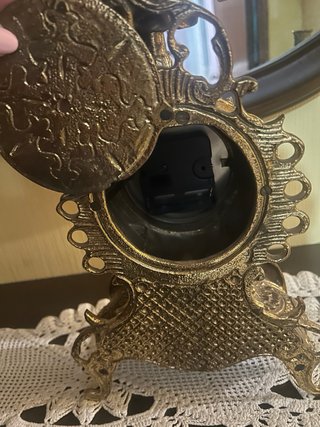 Reloj y candelabros de bronce
