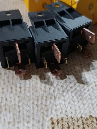 Tre Relè Bosch 0 986 AHO 081 24V 30A