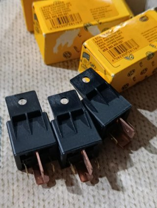 Tre Relè Bosch 0 986 AHO 081 24V 30A