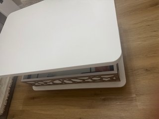 Mesa de centro plegable blanca y madera
