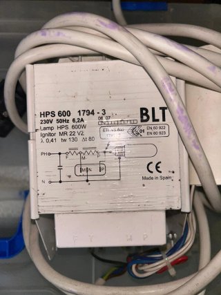 Armario y accesorios de cultivo para interior