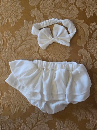 Conjunto body + 2 calções-saia + fitas