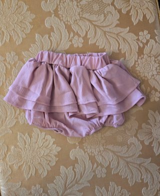 Conjunto body + 2 calções-saia + fitas