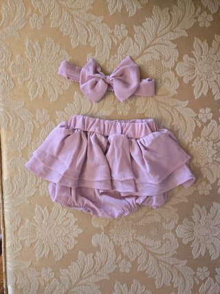 Conjunto body + 2 calções-saia + fitas