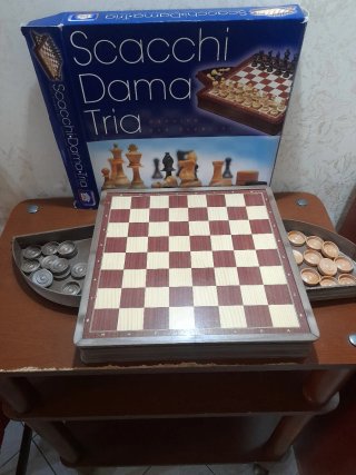 Scacchi Dama Tria con pedine