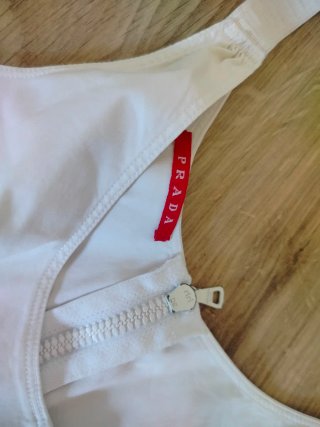 Camisetas tirantes Prada blanca y negra