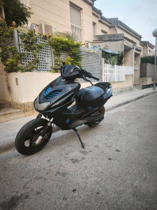 Yamaha Aerox Negra