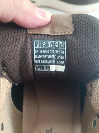 Tenis Skechers Marrón y Gris