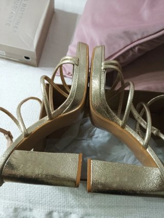 Sandalias doradas tacón tiras mujer