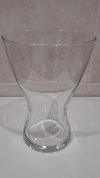 Jarrón de cristal IKEA modelo VASEN