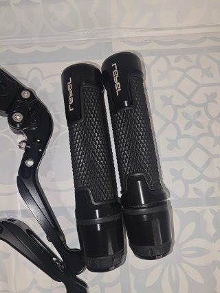 Puños y Manetas Moto Negro Rebel