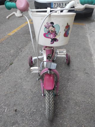 Bicicleta infantil de Minnie rosa con ruedines