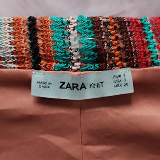 Falda larga de rayas multicolor de Zara. Talla S
