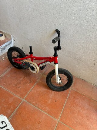 Bicicleta de aprendizaje Chicco Red Bullet