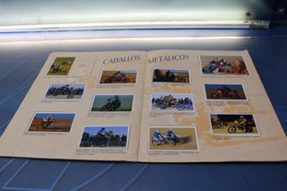 La sfida del deserto. Parigi Dakar. Album di figurine incompleto. Aston, 1988.