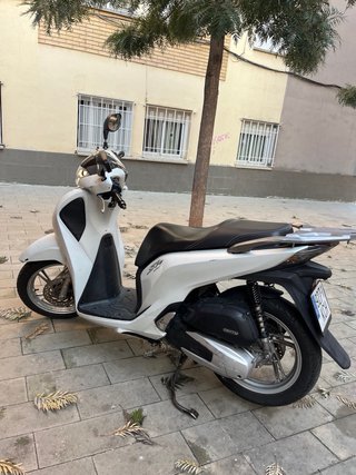 Honda SH 125i Scooter