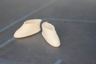 Mattel, Barbie. Zapatos deportivos blancos.