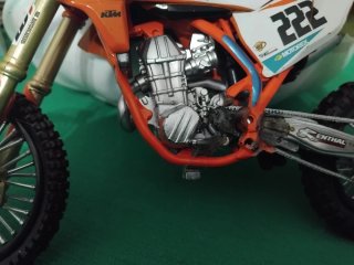 Modellino Moto Cross KTM Toni Cairoli