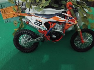 Modellino Moto Cross KTM Toni Cairoli