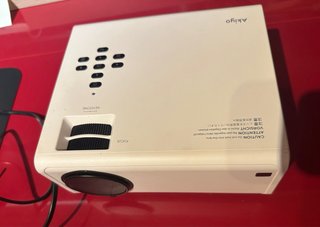 Usado 1 vez:Proyector Akiyo o7 + Pantalla Phoenix