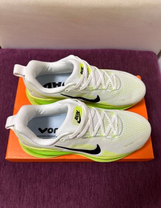 Nike Vomero 18 Running NUEVA