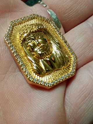 Medalla de oro nórdico con circonitas