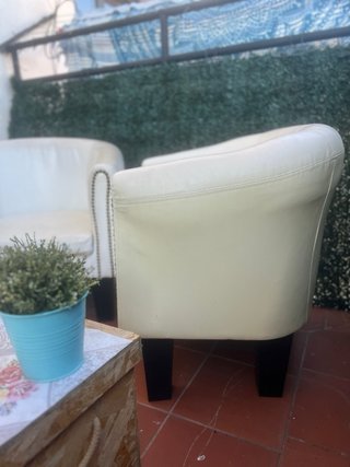 Butacas de cuero blancas