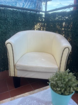 Butacas de cuero blancas