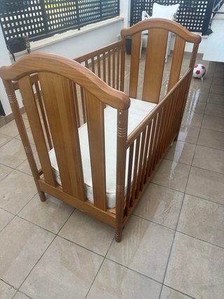 Cuna de madera con cajón