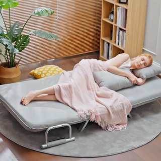 Sofá Cama de 2 Plazas con Respaldo Regulable en 5 Niveles, Sofá Cama Matrimonial Plegable con 2 Cojines para Sala de Estar, en Piel Sintética de Ante y Acero, 111X80X78 Cm, Gris Claro