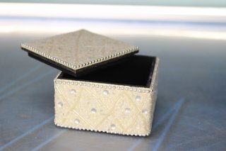 Caja, cajita de madera con cristal.