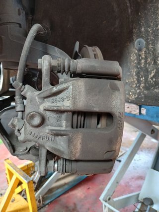 PINZA DE FRENO DELANTERA IZQUIERDA Renault Megane IV Berlina 5P (12.2015->)