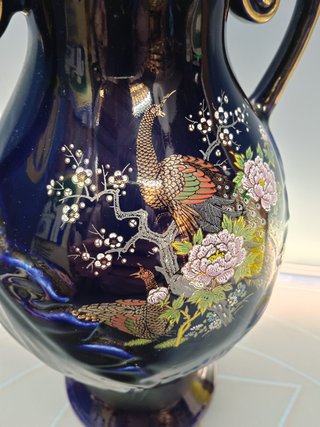 jarron 38 cm. cristal limoges azul, con relieve y dibujo floral