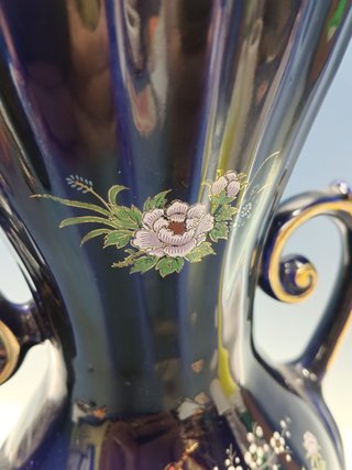 jarron 38 cm. cristal limoges azul, con relieve y dibujo floral