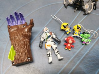 Lote de 15 figuras PVC, moto space quest y mas