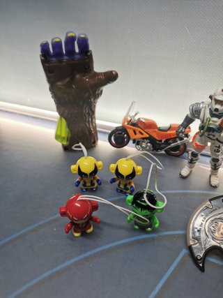 Lote de 15 figuras PVC, moto space quest y mas