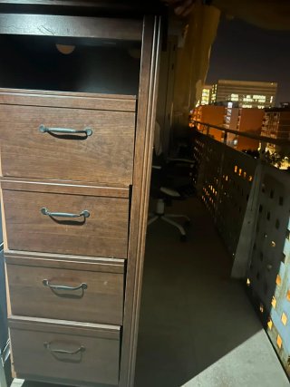 **REGALO**Cómoda de madera color rojoMesa cristal