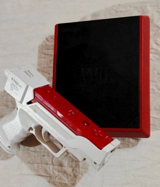 Nintendo Wii Mini Rossa + Controller + Pistola Wii